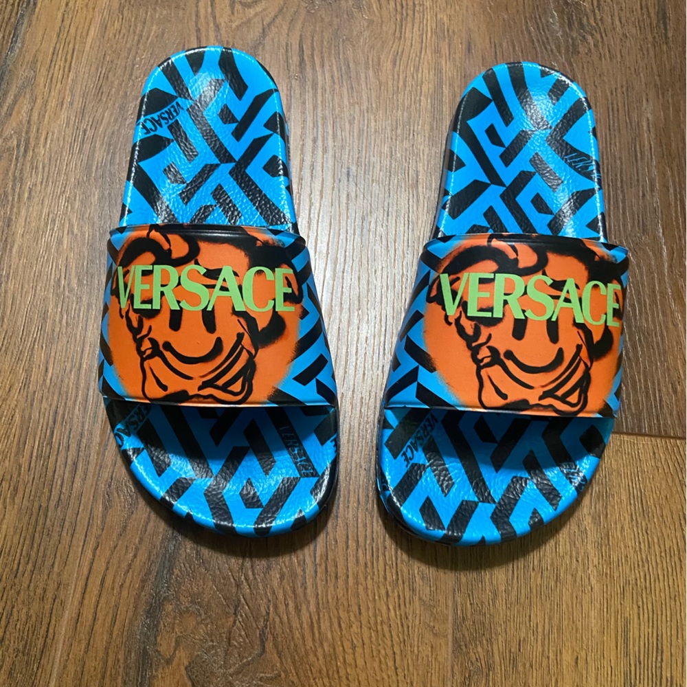 Versace Slides 🩴 - Picture 2 of 7